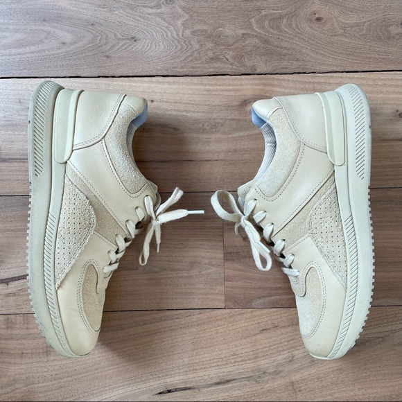 Everlane: The Trainer Sneaker in Butter - Picture 5 of 7